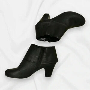 Size 8 MOOTSIES TOOTSIES Ankle Booties in black